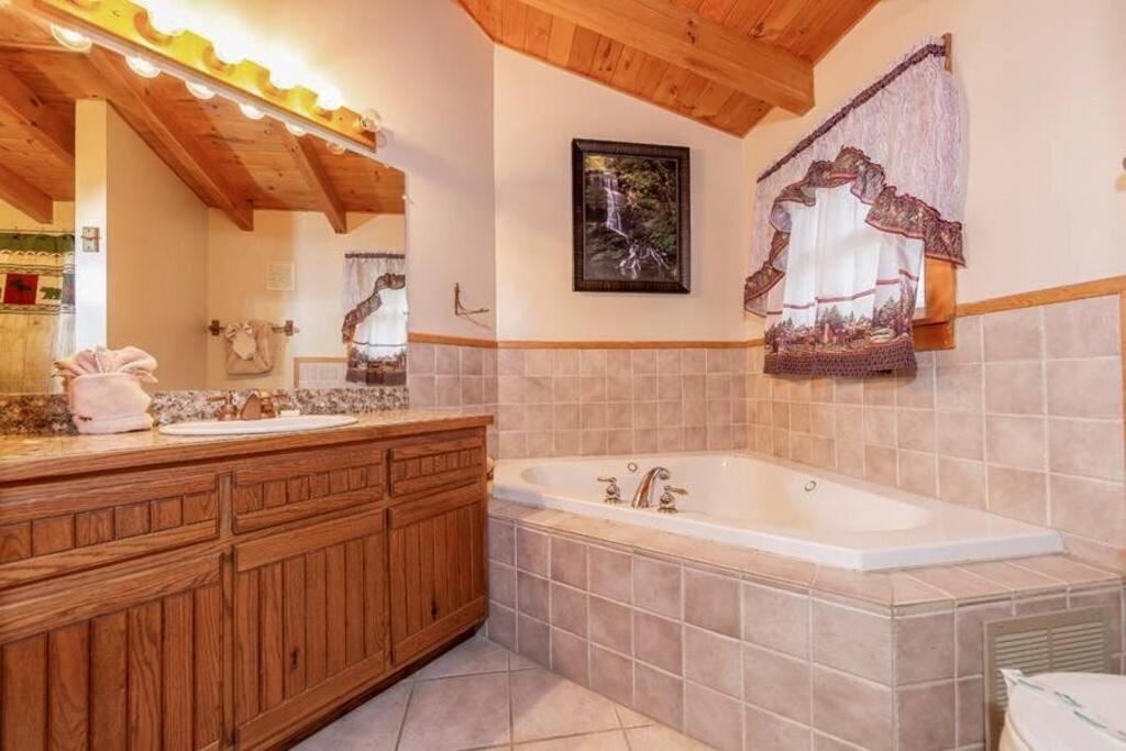 Pigeonforge Cabin Game Roomdog Friendlyhot Tub Pigeon Forge Kültér fotó